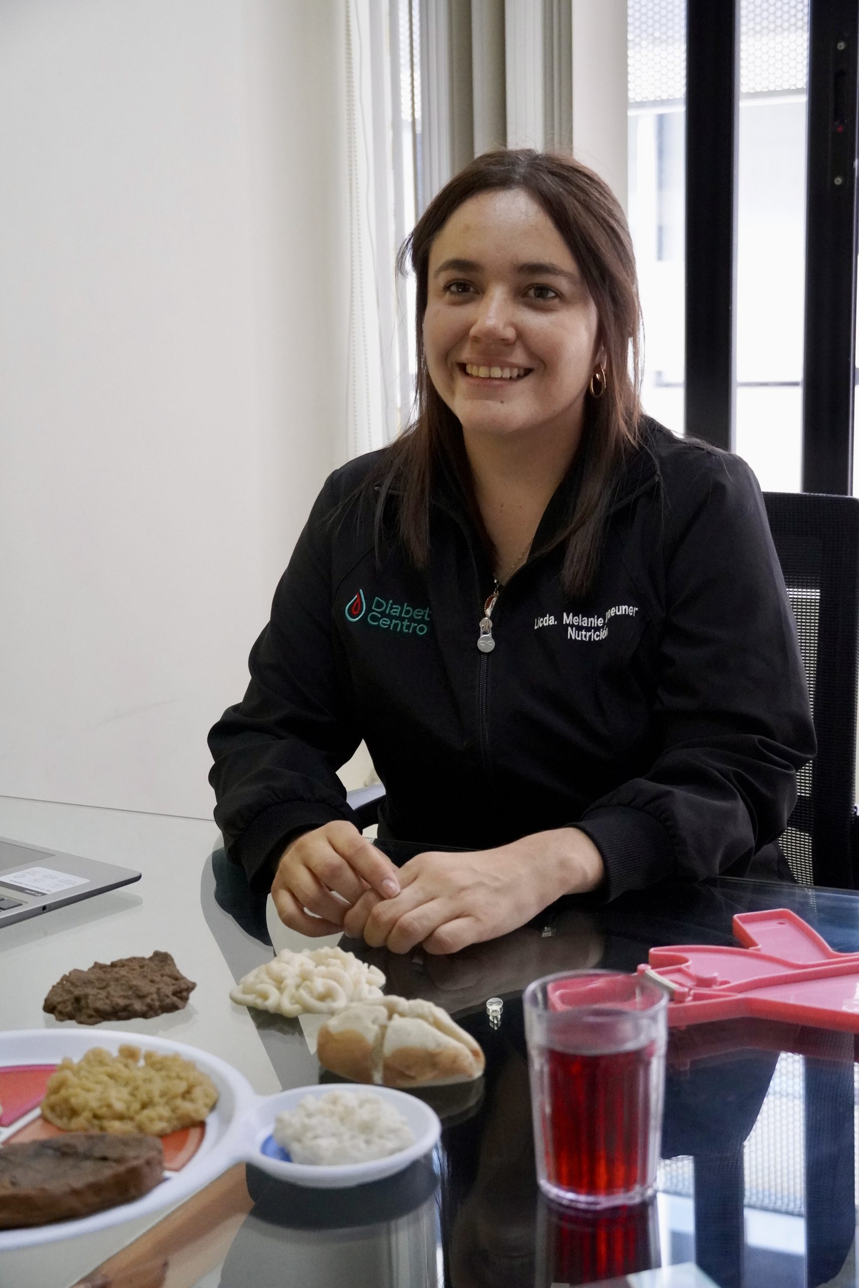 La licenciada en nutrición Melanie Braeuner enseña sobre alimentación saludable para un buen manejo de la diabetes